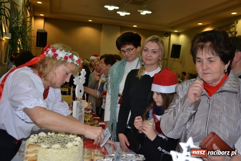 Zdjęcie w galerii na portalu naszraciborz.pl: Coraz bliżej święta, czyli doroczny kiermasz wypieków i ozdób w Tworkowie wiadomości z regionu