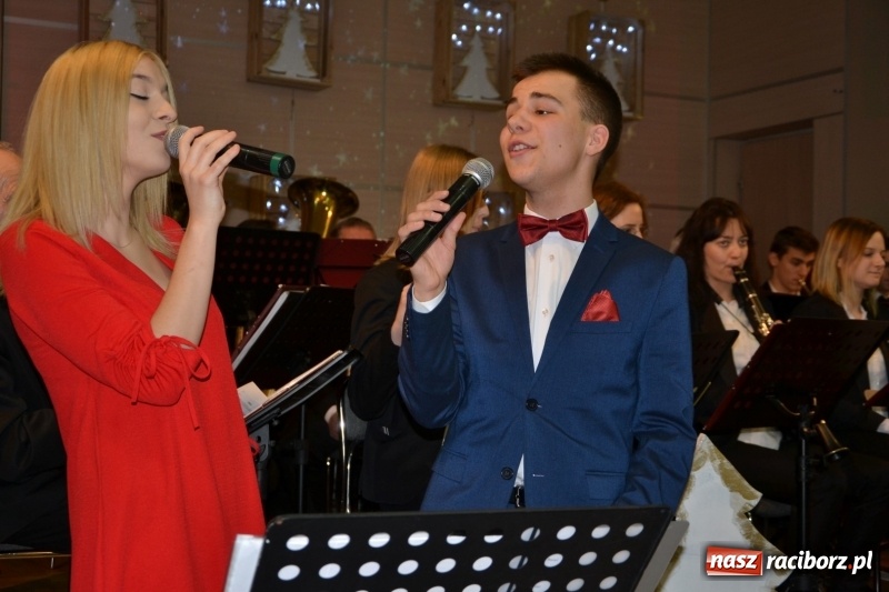 Zdjęcie w galerii na portalu naszraciborz.pl: Coraz bliżej święta, czyli doroczny kiermasz wypieków i ozdób w Tworkowie wiadomości z regionu