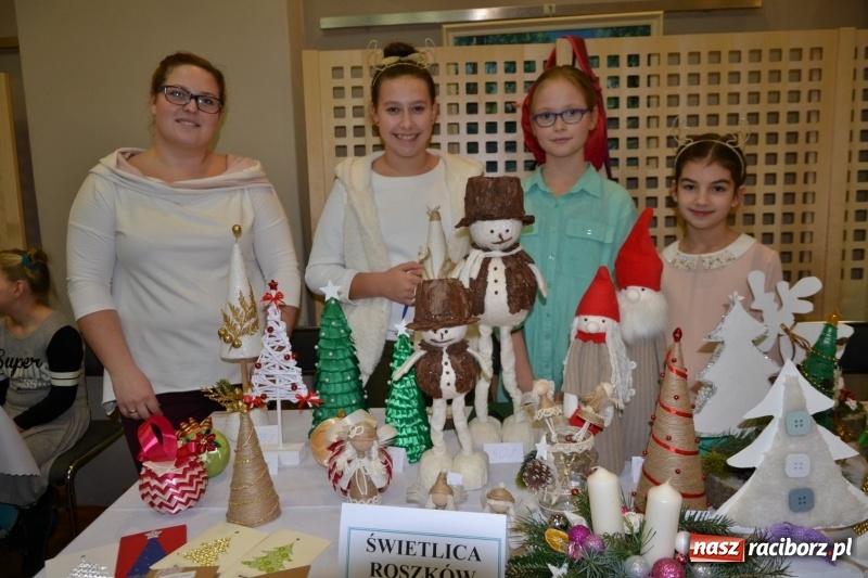 Zdjęcie w galerii na portalu naszraciborz.pl: Coraz bliżej święta, czyli doroczny kiermasz wypieków i ozdób w Tworkowie wiadomości z regionu