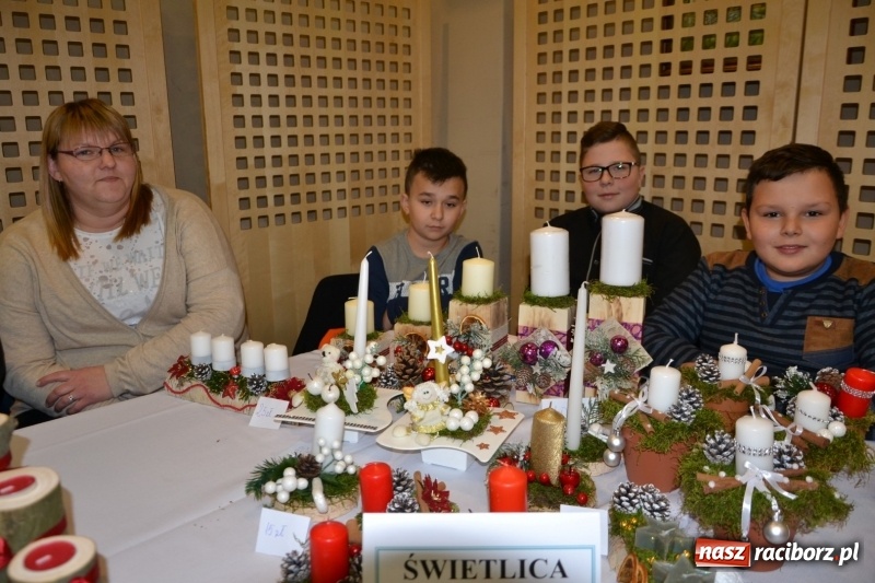 Zdjęcie w galerii na portalu naszraciborz.pl: Coraz bliżej święta, czyli doroczny kiermasz wypieków i ozdób w Tworkowie wiadomości z regionu