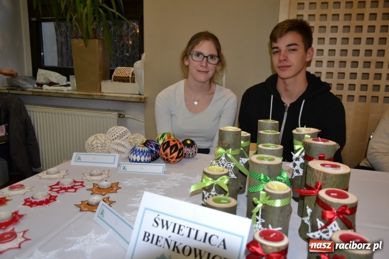 Zdjęcie w galerii na portalu naszraciborz.pl: Coraz bliżej święta, czyli doroczny kiermasz wypieków i ozdób w Tworkowie wiadomości z regionu