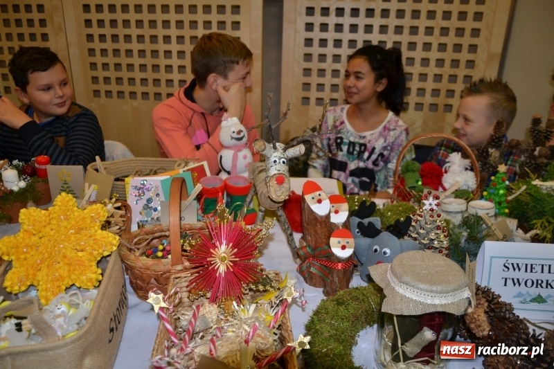 Zdjęcie w galerii na portalu naszraciborz.pl: Coraz bliżej święta, czyli doroczny kiermasz wypieków i ozdób w Tworkowie wiadomości z regionu