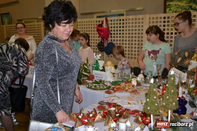 Zdjęcie w galerii na portalu naszraciborz.pl: Coraz bliżej święta, czyli doroczny kiermasz wypieków i ozdób w Tworkowie wiadomości z regionu