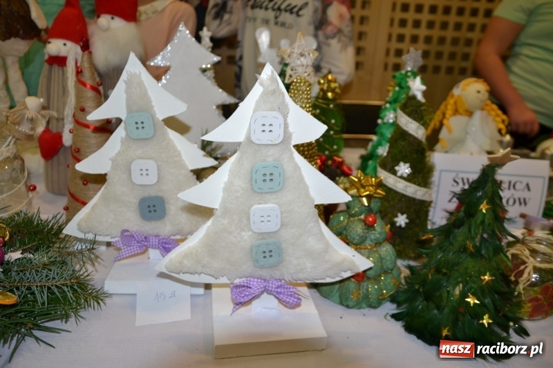 Zdjęcie w galerii na portalu naszraciborz.pl: Coraz bliżej święta, czyli doroczny kiermasz wypieków i ozdób w Tworkowie wiadomości z regionu