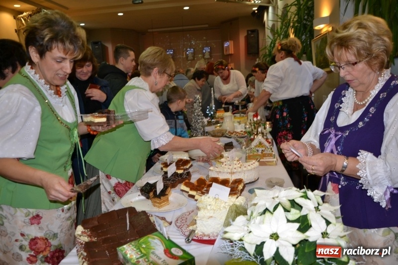 Zdjęcie w galerii na portalu naszraciborz.pl: Coraz bliżej święta, czyli doroczny kiermasz wypieków i ozdób w Tworkowie wiadomości z regionu