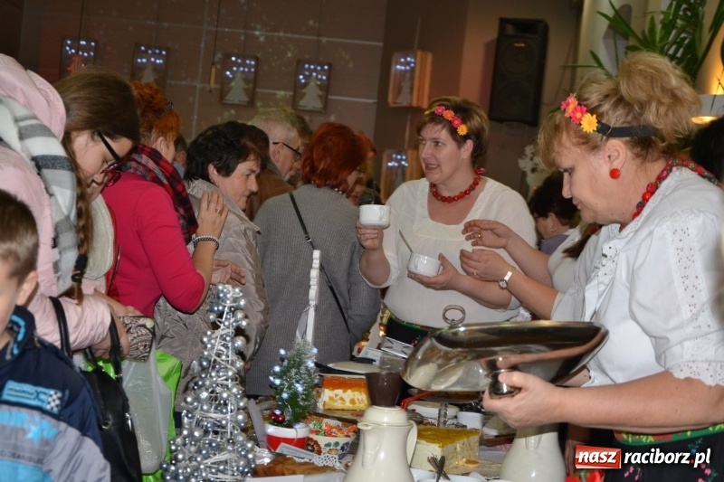 Zdjęcie w galerii na portalu naszraciborz.pl: Coraz bliżej święta, czyli doroczny kiermasz wypieków i ozdób w Tworkowie wiadomości z regionu