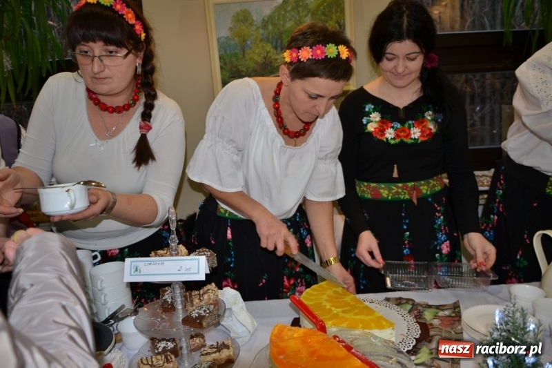 Zdjęcie w galerii na portalu naszraciborz.pl: Coraz bliżej święta, czyli doroczny kiermasz wypieków i ozdób w Tworkowie wiadomości z regionu