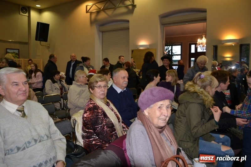 Zdjęcie w galerii na portalu naszraciborz.pl: Coraz bliżej święta, czyli doroczny kiermasz wypieków i ozdób w Tworkowie wiadomości z regionu