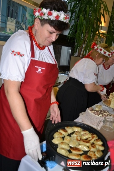 Zdjęcie w galerii na portalu naszraciborz.pl: Coraz bliżej święta, czyli doroczny kiermasz wypieków i ozdób w Tworkowie wiadomości z regionu