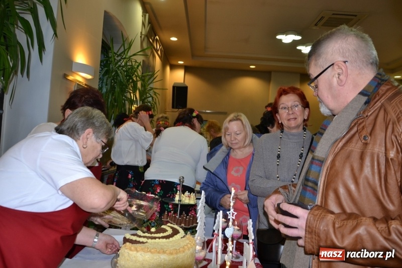 Zdjęcie w galerii na portalu naszraciborz.pl: Coraz bliżej święta, czyli doroczny kiermasz wypieków i ozdób w Tworkowie wiadomości z regionu