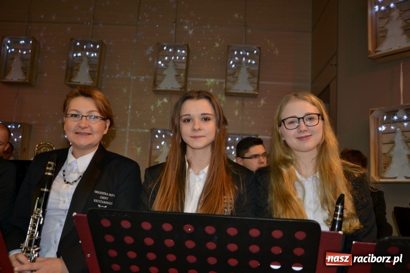 Zdjęcie w galerii na portalu naszraciborz.pl: Coraz bliżej święta, czyli doroczny kiermasz wypieków i ozdób w Tworkowie wiadomości z regionu