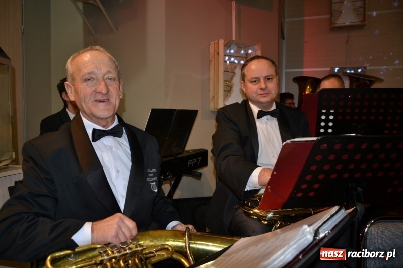 Zdjęcie w galerii na portalu naszraciborz.pl: Coraz bliżej święta, czyli doroczny kiermasz wypieków i ozdób w Tworkowie wiadomości z regionu