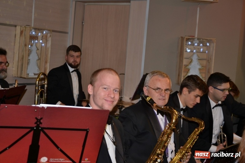 Zdjęcie w galerii na portalu naszraciborz.pl: Coraz bliżej święta, czyli doroczny kiermasz wypieków i ozdób w Tworkowie wiadomości z regionu