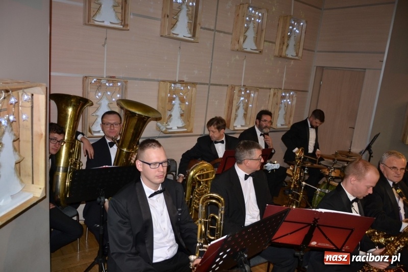 Zdjęcie w galerii na portalu naszraciborz.pl: Coraz bliżej święta, czyli doroczny kiermasz wypieków i ozdób w Tworkowie wiadomości z regionu