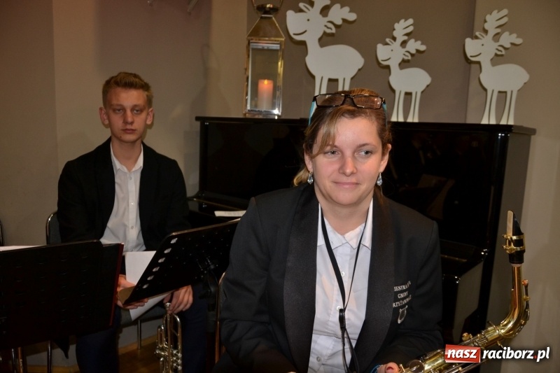 Zdjęcie w galerii na portalu naszraciborz.pl: Coraz bliżej święta, czyli doroczny kiermasz wypieków i ozdób w Tworkowie wiadomości z regionu