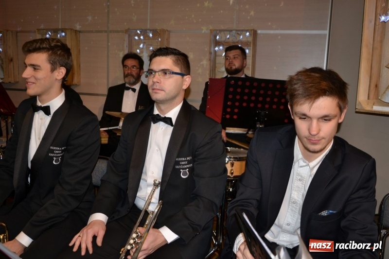 Zdjęcie w galerii na portalu naszraciborz.pl: Coraz bliżej święta, czyli doroczny kiermasz wypieków i ozdób w Tworkowie wiadomości z regionu