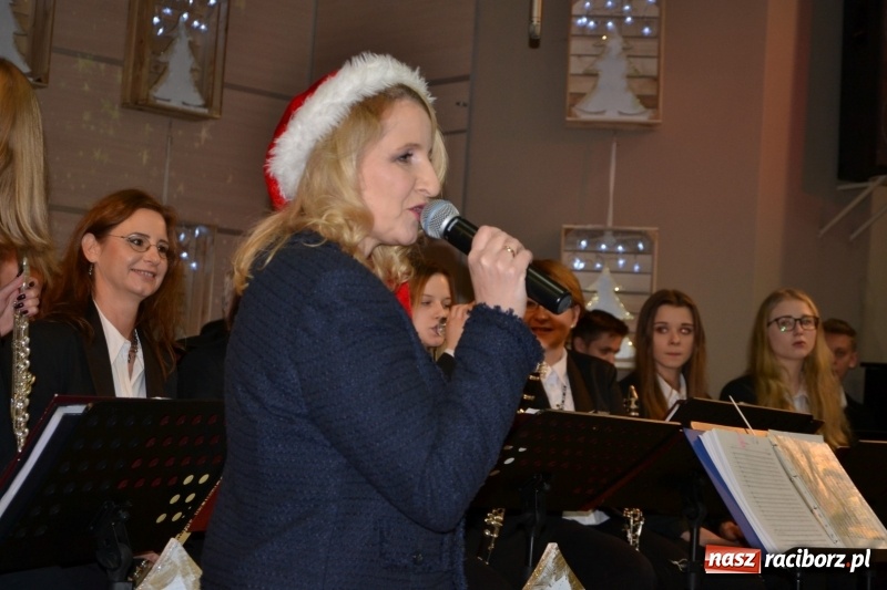 Zdjęcie w galerii na portalu naszraciborz.pl: Coraz bliżej święta, czyli doroczny kiermasz wypieków i ozdób w Tworkowie wiadomości z regionu