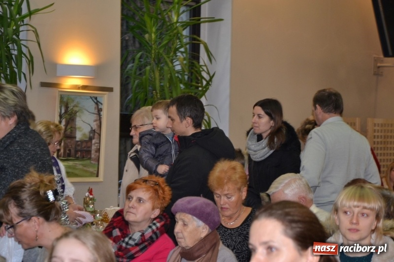 Zdjęcie w galerii na portalu naszraciborz.pl: Coraz bliżej święta, czyli doroczny kiermasz wypieków i ozdób w Tworkowie wiadomości z regionu