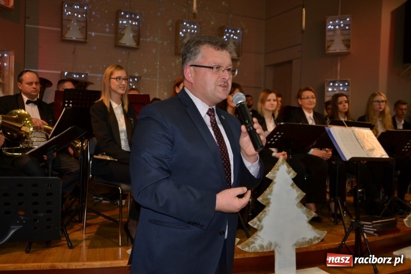 Zdjęcie w galerii na portalu naszraciborz.pl: Coraz bliżej święta, czyli doroczny kiermasz wypieków i ozdób w Tworkowie wiadomości z regionu