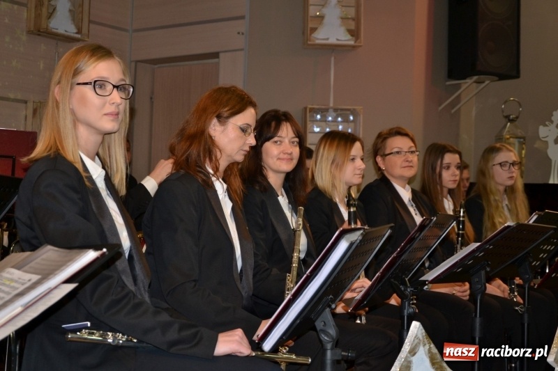 Zdjęcie w galerii na portalu naszraciborz.pl: Coraz bliżej święta, czyli doroczny kiermasz wypieków i ozdób w Tworkowie wiadomości z regionu