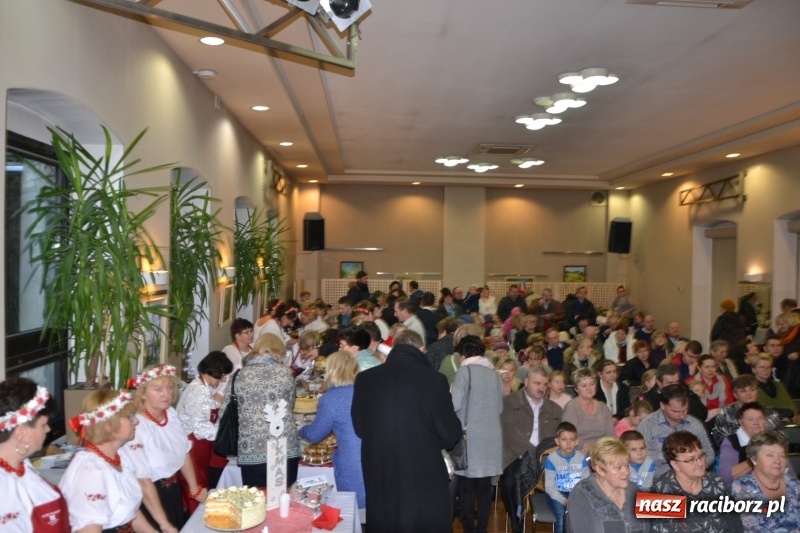 Zdjęcie w galerii na portalu naszraciborz.pl: Coraz bliżej święta, czyli doroczny kiermasz wypieków i ozdób w Tworkowie wiadomości z regionu