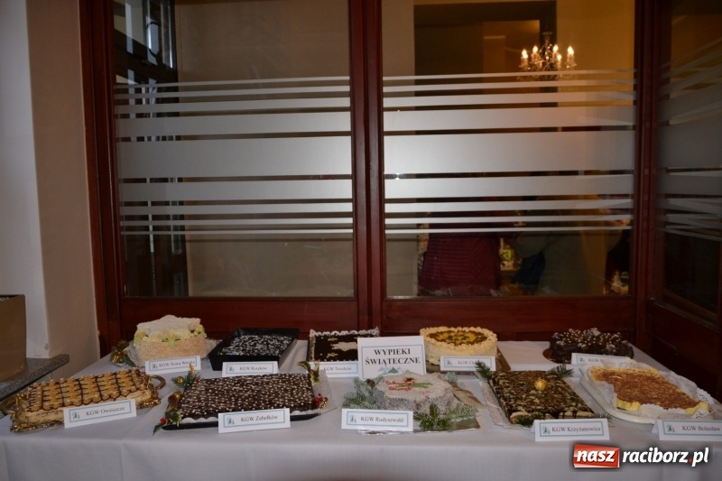 Zdjęcie w galerii na portalu naszraciborz.pl: Coraz bliżej święta, czyli doroczny kiermasz wypieków i ozdób w Tworkowie wiadomości z regionu