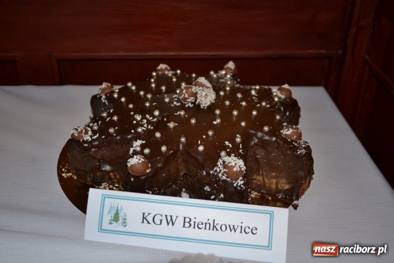 Zdjęcie w galerii na portalu naszraciborz.pl: Coraz bliżej święta, czyli doroczny kiermasz wypieków i ozdób w Tworkowie wiadomości z regionu