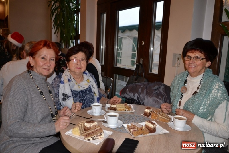 Zdjęcie w galerii na portalu naszraciborz.pl: Coraz bliżej święta, czyli doroczny kiermasz wypieków i ozdób w Tworkowie wiadomości z regionu