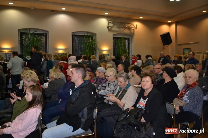 Zdjęcie w galerii na portalu naszraciborz.pl: Coraz bliżej święta, czyli doroczny kiermasz wypieków i ozdób w Tworkowie wiadomości z regionu