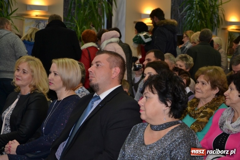 Zdjęcie w galerii na portalu naszraciborz.pl: Coraz bliżej święta, czyli doroczny kiermasz wypieków i ozdób w Tworkowie wiadomości z regionu