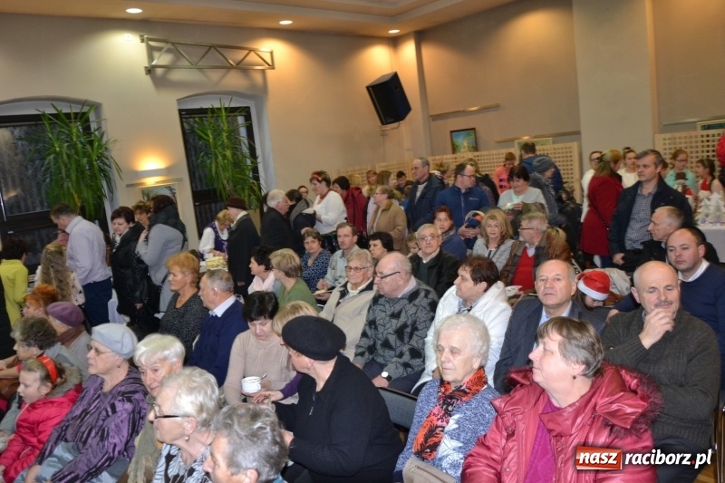 Zdjęcie w galerii na portalu naszraciborz.pl: Coraz bliżej święta, czyli doroczny kiermasz wypieków i ozdób w Tworkowie wiadomości z regionu