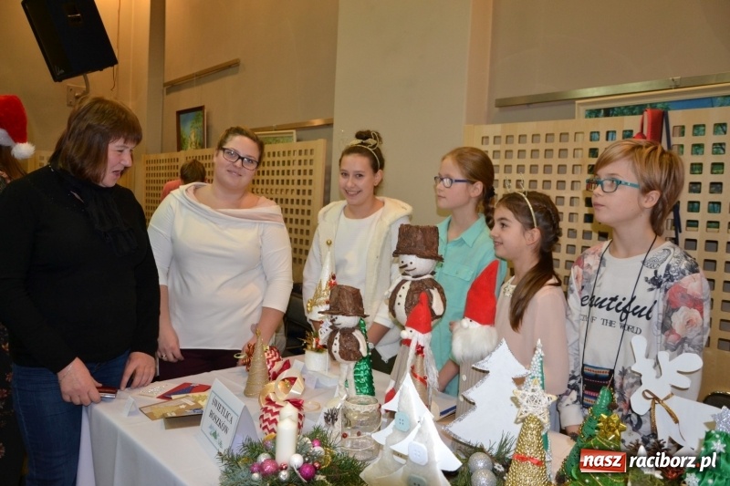 Zdjęcie w galerii na portalu naszraciborz.pl: Coraz bliżej święta, czyli doroczny kiermasz wypieków i ozdób w Tworkowie wiadomości z regionu