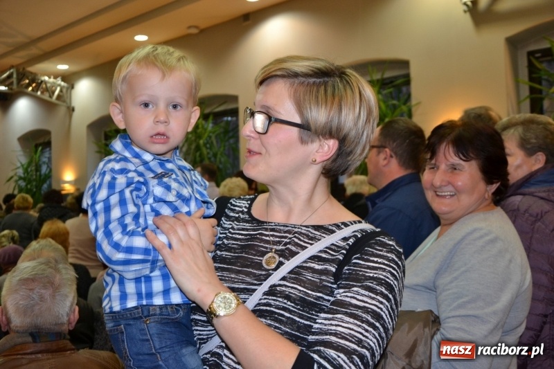 Zdjęcie w galerii na portalu naszraciborz.pl: Coraz bliżej święta, czyli doroczny kiermasz wypieków i ozdób w Tworkowie wiadomości z regionu