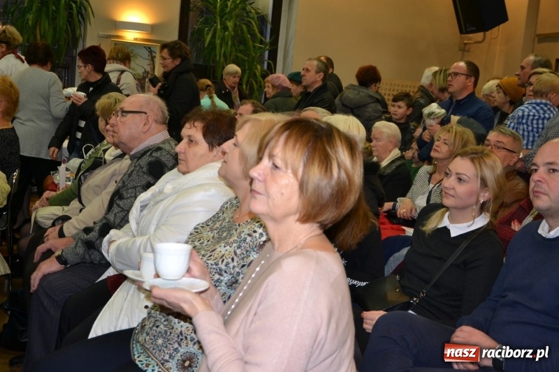 Zdjęcie w galerii na portalu naszraciborz.pl: Coraz bliżej święta, czyli doroczny kiermasz wypieków i ozdób w Tworkowie wiadomości z regionu