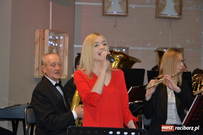 Zdjęcie w galerii na portalu naszraciborz.pl: Coraz bliżej święta, czyli doroczny kiermasz wypieków i ozdób w Tworkowie wiadomości z regionu