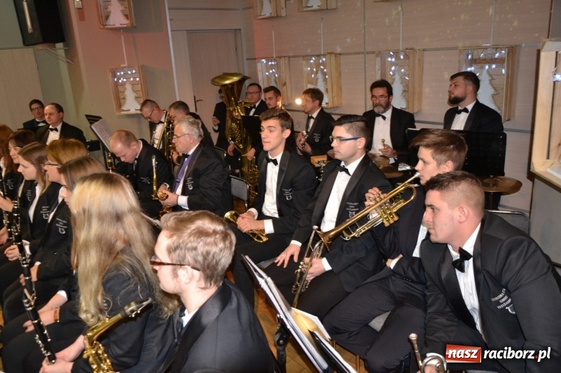 Zdjęcie w galerii na portalu naszraciborz.pl: Coraz bliżej święta, czyli doroczny kiermasz wypieków i ozdób w Tworkowie wiadomości z regionu