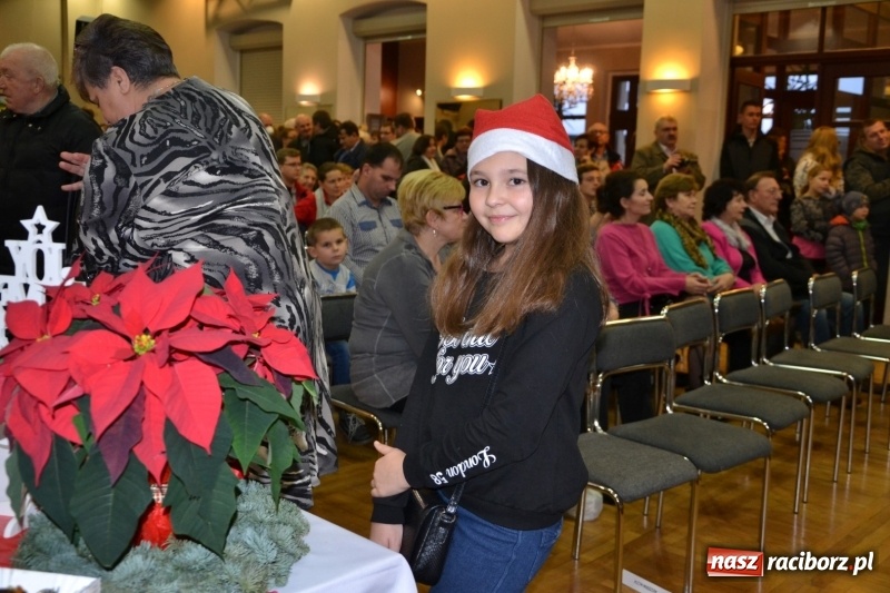 Zdjęcie w galerii na portalu naszraciborz.pl: Coraz bliżej święta, czyli doroczny kiermasz wypieków i ozdób w Tworkowie wiadomości z regionu