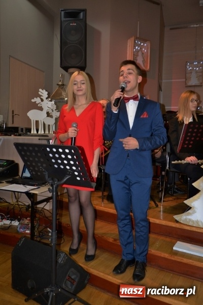 Zdjęcie w galerii na portalu naszraciborz.pl: Coraz bliżej święta, czyli doroczny kiermasz wypieków i ozdób w Tworkowie wiadomości z regionu