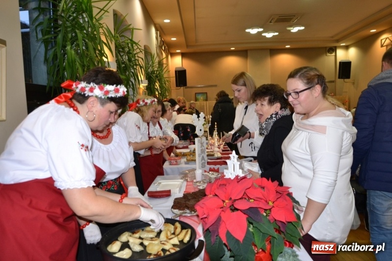 Zdjęcie w galerii na portalu naszraciborz.pl: Coraz bliżej święta, czyli doroczny kiermasz wypieków i ozdób w Tworkowie wiadomości z regionu