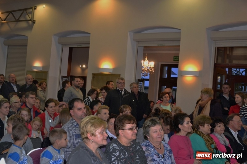 Zdjęcie w galerii na portalu naszraciborz.pl: Coraz bliżej święta, czyli doroczny kiermasz wypieków i ozdób w Tworkowie wiadomości z regionu