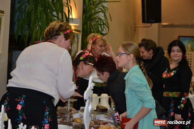 Zdjęcie w galerii na portalu naszraciborz.pl: Coraz bliżej święta, czyli doroczny kiermasz wypieków i ozdób w Tworkowie wiadomości z regionu