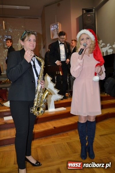 Zdjęcie w galerii na portalu naszraciborz.pl: Coraz bliżej święta, czyli doroczny kiermasz wypieków i ozdób w Tworkowie wiadomości z regionu