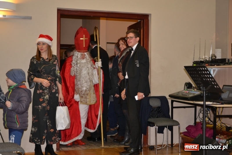 Zdjęcie w galerii na portalu naszraciborz.pl: Coraz bliżej święta, czyli doroczny kiermasz wypieków i ozdób w Tworkowie wiadomości z regionu