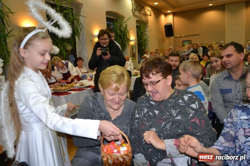 Zdjęcie w galerii na portalu naszraciborz.pl: Coraz bliżej święta, czyli doroczny kiermasz wypieków i ozdób w Tworkowie wiadomości z regionu