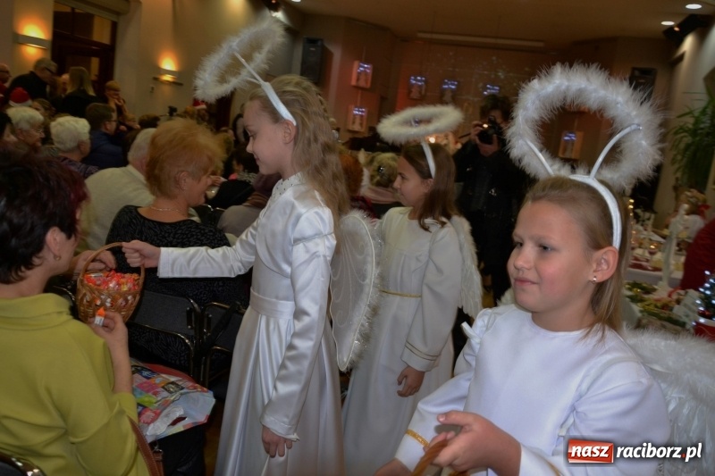 Zdjęcie w galerii na portalu naszraciborz.pl: Coraz bliżej święta, czyli doroczny kiermasz wypieków i ozdób w Tworkowie wiadomości z regionu