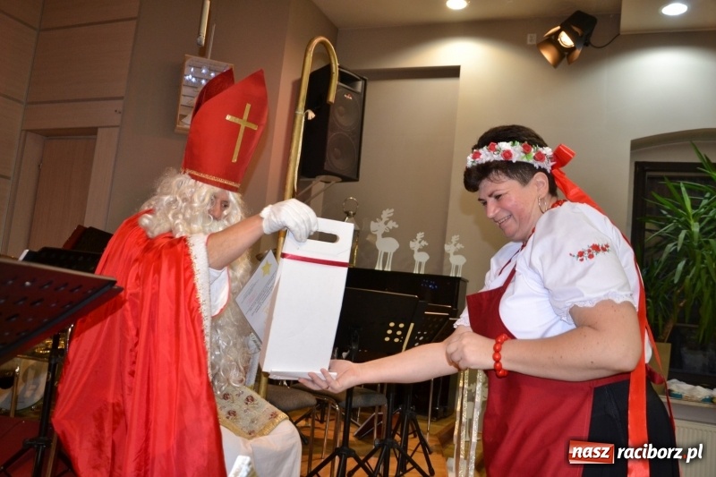 Zdjęcie w galerii na portalu naszraciborz.pl: Coraz bliżej święta, czyli doroczny kiermasz wypieków i ozdób w Tworkowie wiadomości z regionu