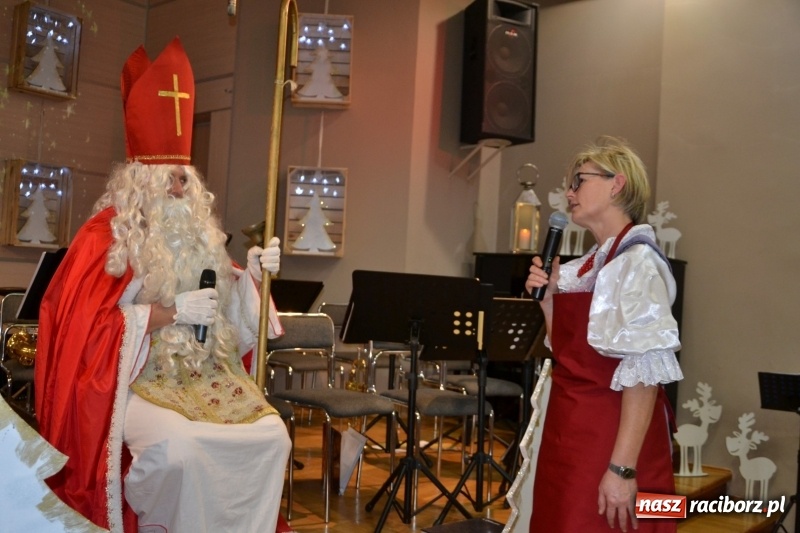 Zdjęcie w galerii na portalu naszraciborz.pl: Coraz bliżej święta, czyli doroczny kiermasz wypieków i ozdób w Tworkowie wiadomości z regionu