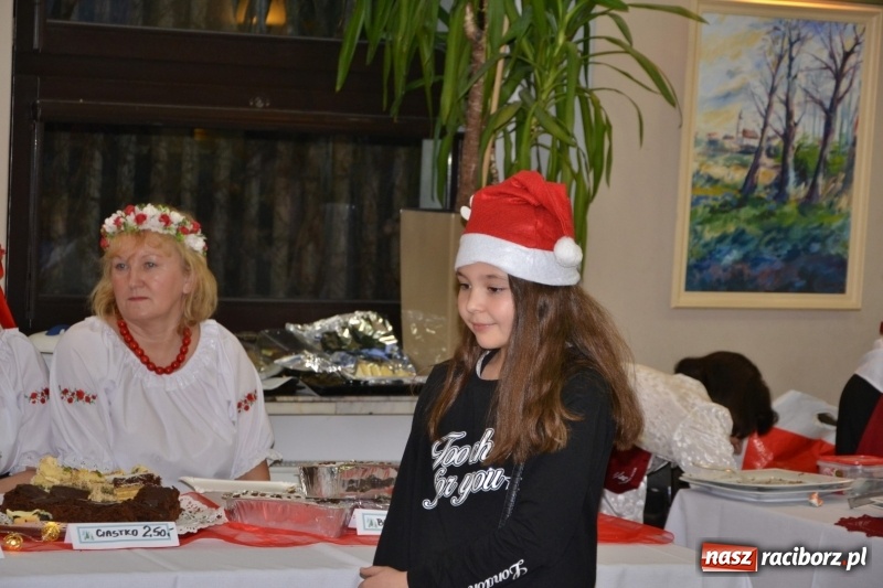 Zdjęcie w galerii na portalu naszraciborz.pl: Coraz bliżej święta, czyli doroczny kiermasz wypieków i ozdób w Tworkowie wiadomości z regionu