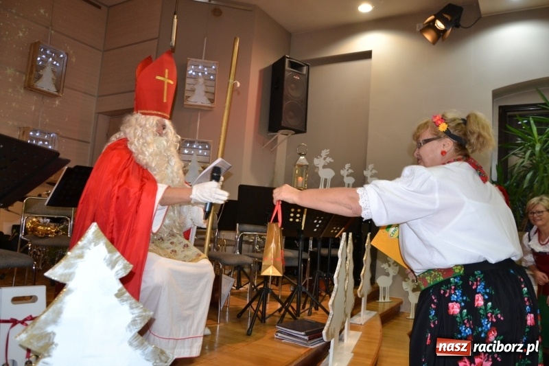 Zdjęcie w galerii na portalu naszraciborz.pl: Coraz bliżej święta, czyli doroczny kiermasz wypieków i ozdób w Tworkowie wiadomości z regionu