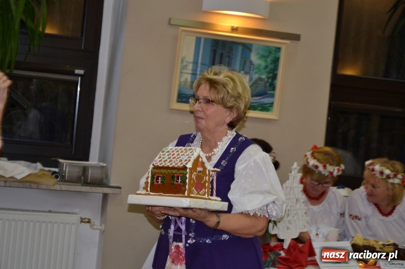 Zdjęcie w galerii na portalu naszraciborz.pl: Coraz bliżej święta, czyli doroczny kiermasz wypieków i ozdób w Tworkowie wiadomości z regionu